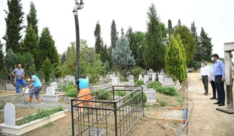 Kartepe’nin mezarlıklarına özel bakım

