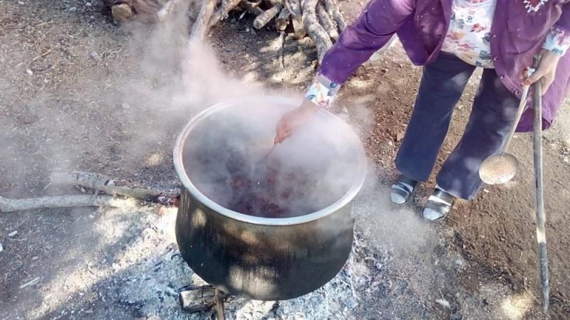 Mahalleden ismini alan özel üzüm pekmez oldu
