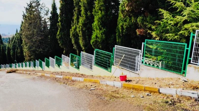 Körfez’de kent mezarlıklarına bakım
