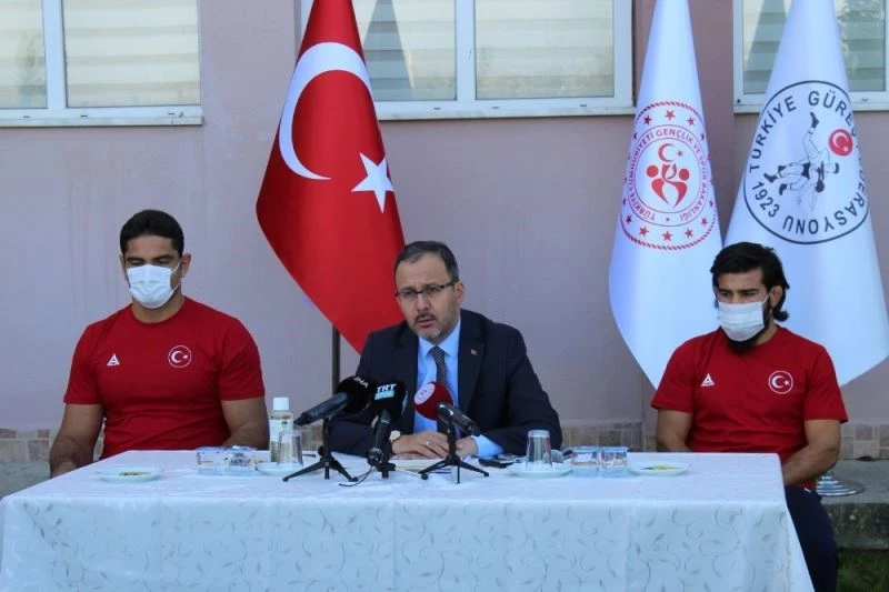 Bakan Kasapoğlu’ndan güreşçilere müjde
