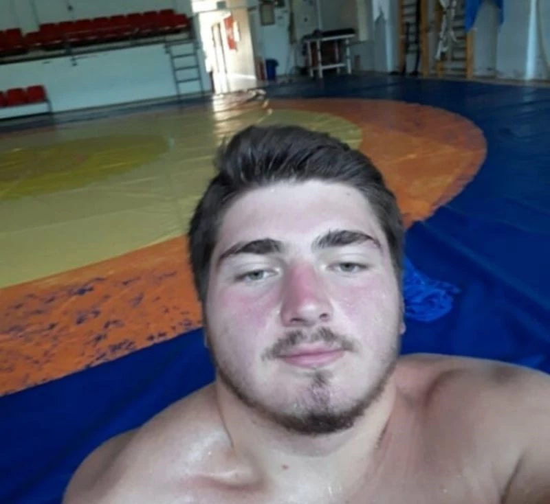 Güreşçi genç, sosyal medyadan ’veda’ yazısı paylaşıp kendini vurdu
