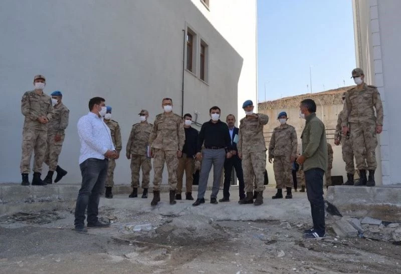 Kaymakam Kaykaç, Altınbaş ile Jandarma Komando Tabur Komutanlığında incelemede bulundu
