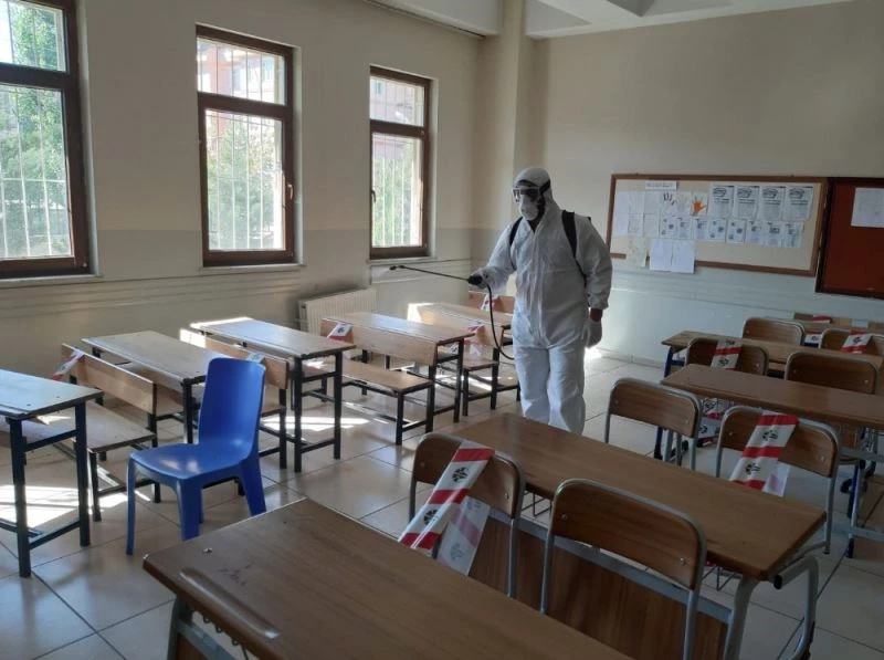 Van’da tüm okullar rutin olarak dezenfekte ediliyor
