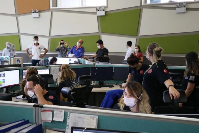 Acil çağrı merkezi ekipleri tatbikatlarla afetlere hazırlanıyor
