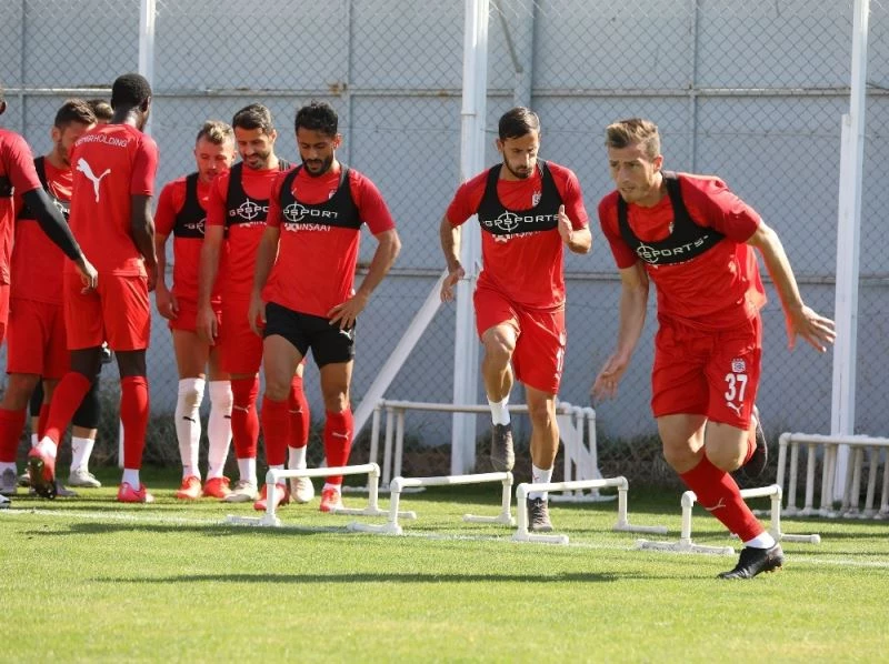 Sivasspor, Kayseri maçına yoğun tempoda hazırlanıyor

