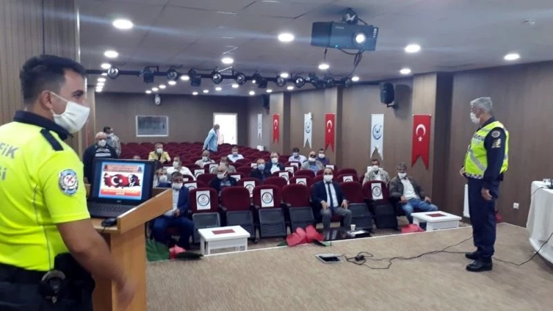 Yunak’ta servis şoförlerine eğitim
