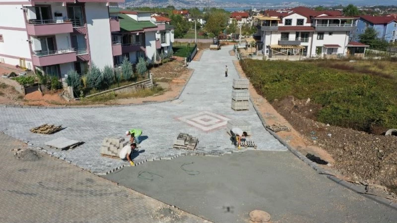 Başiskele mahallelerine yeni parke yol
