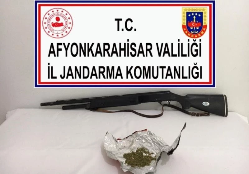 Yetiştirdiği kenevirleri satamadan jandarmaya yakalandı
