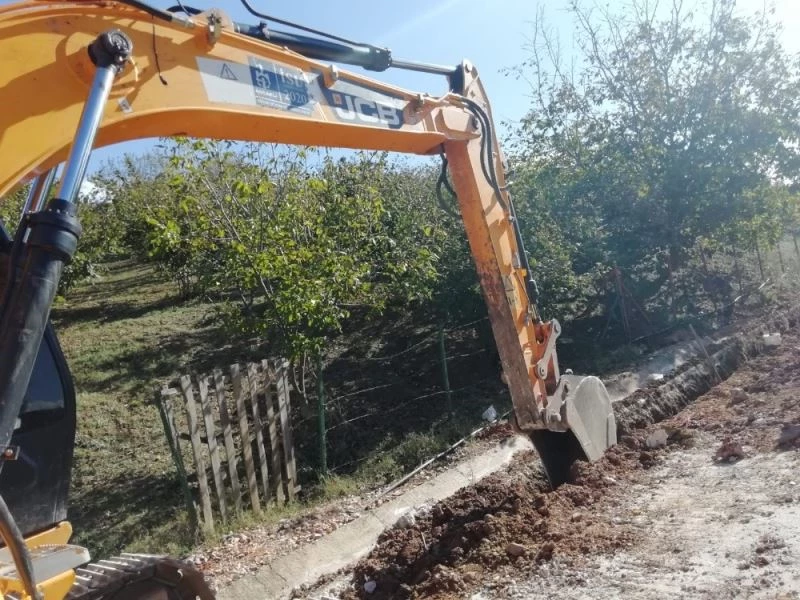 İş makinesinin kazıcı kısmı başına çarpan işçi hayatını kaybetti
