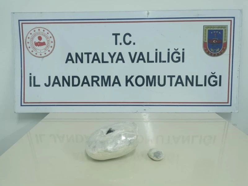 Yolcu otobüsündeki şüpheli şahısta 500 gram uyuşturucu ele geçirildi
