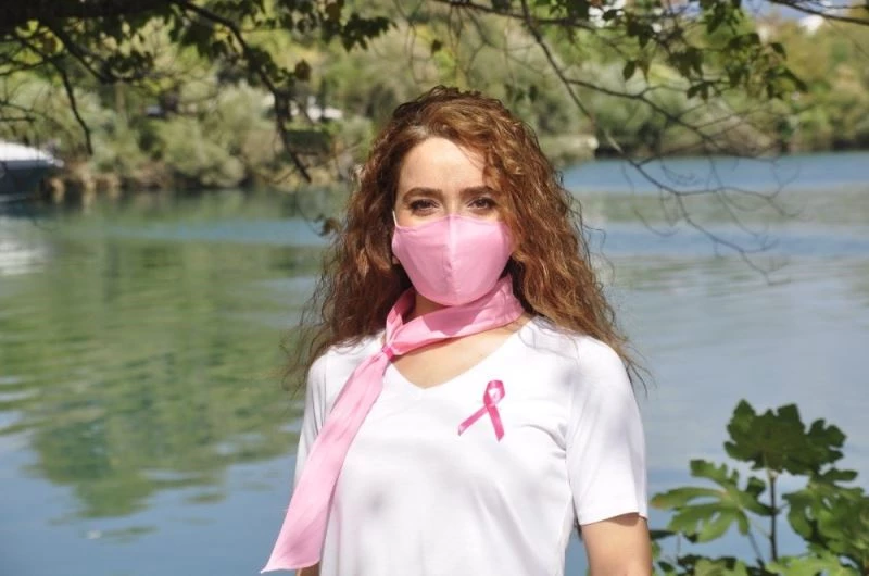 İki kez yendiği kanserle mücadelenin simgesi oldu
