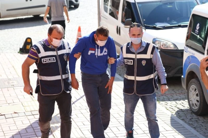 Girdiği markette deterjandan çikolataya ne bulursa çaldı
