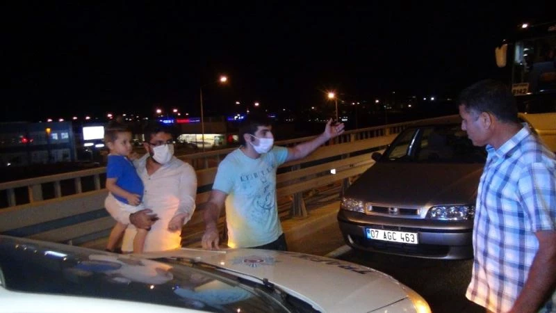 Trafik kazasında taraflar arasında maske tartışması
