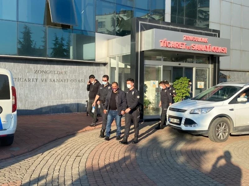 TSO başkanını görebilmek için çatıya çıktı
