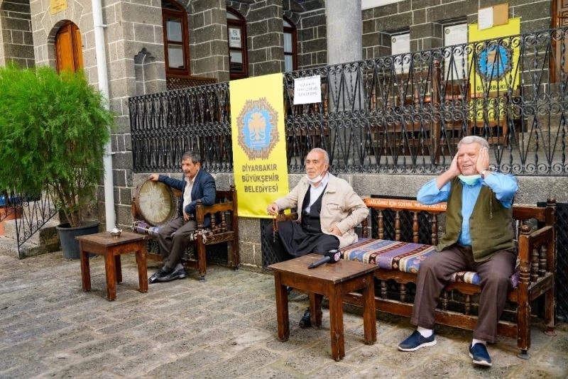 Diyarbakır’da dengbej divanları kaldığı yerden devam ediyor
