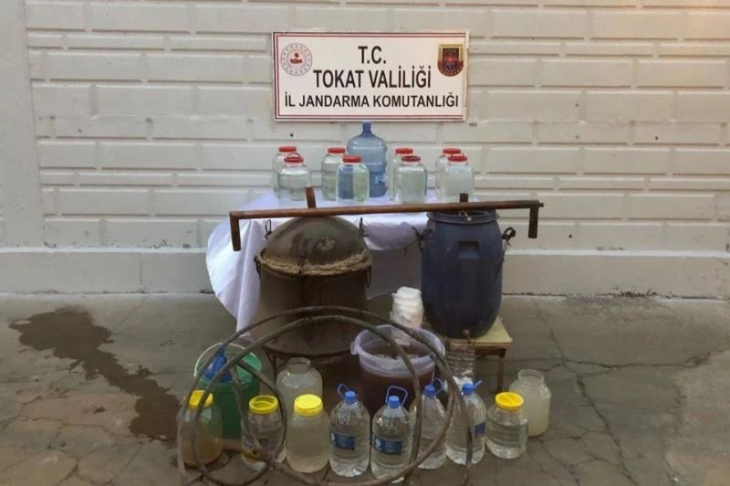 Tokat’ta 415 litre sahte alkol ele geçirildi

