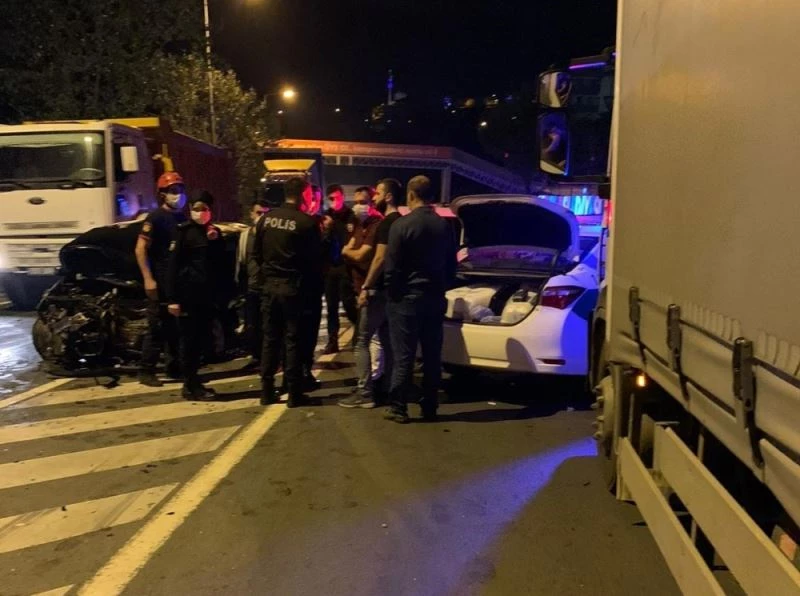 Eskihisar feribot iskelesi yolunda kaza 1 ölü 4 yaralı
