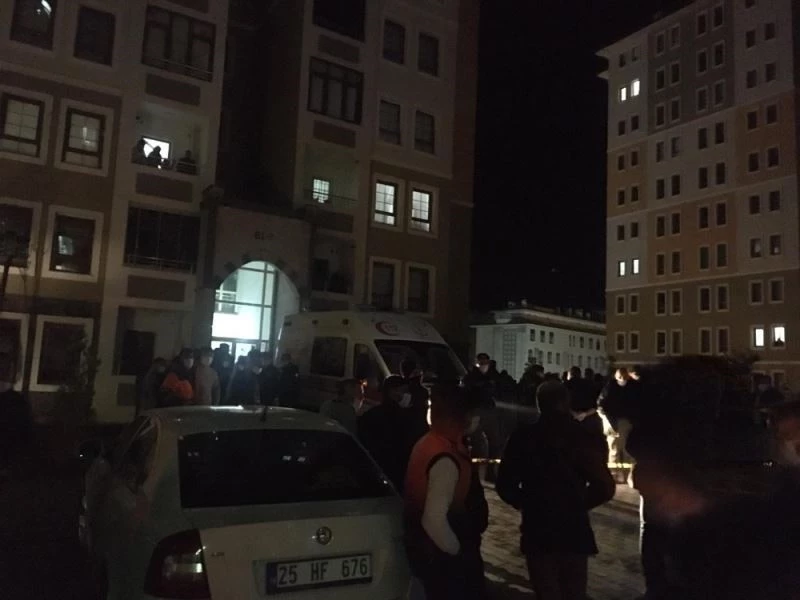 Yaşlı kadın evinde boğazı kesilmiş halde ölü bulundu
