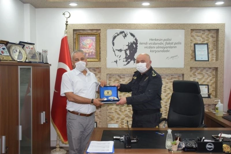 Plaket takdimi ile ilçeye veda etti
