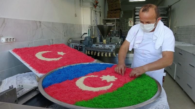 Azerbaycan ve Türk bayrağı temalı kadayıf yaparak kampanya başlattı

