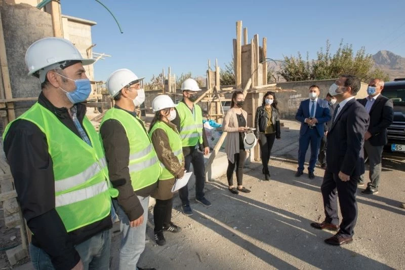 Başkan Vekili Aslan çalışmaları denetleyip vatandaşlarla bir araya geldi
