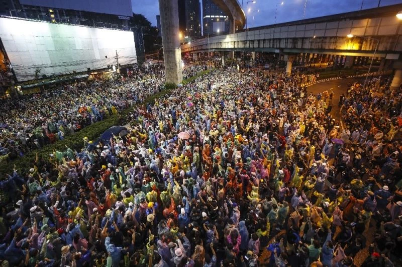 Tayland’daki monarşi ve hükümet karşıtı protestolar devam ediyor
