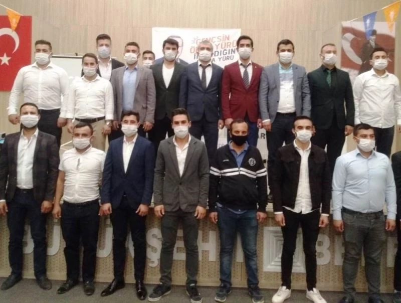 AK Parti’li gençler ’Akcan’la yola devam’ dedi
