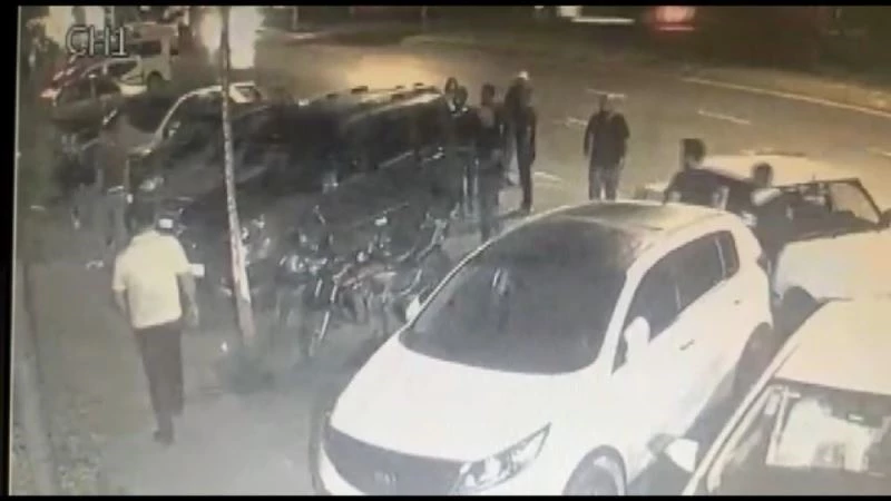 Küçükçekmece’de eğlence mekanına silahlı saldırı kamerada: 1 ölü
