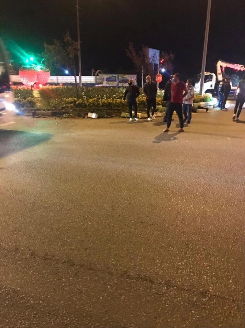 Otomobiller şerit değiştirirken çarpıştı
