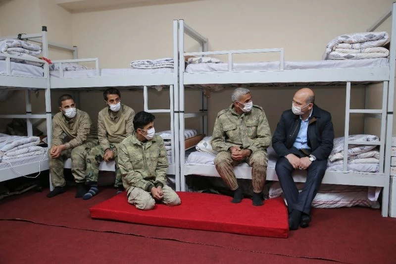 İçişleri Bakanı Soylu, İkiyaka Dağları’ndaki üs bölgesini ziyaret etti
