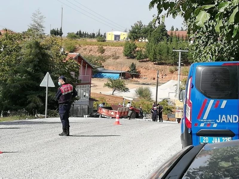 Şeker komasına giren sürücü traktörüyle evin bahçesine daldı
