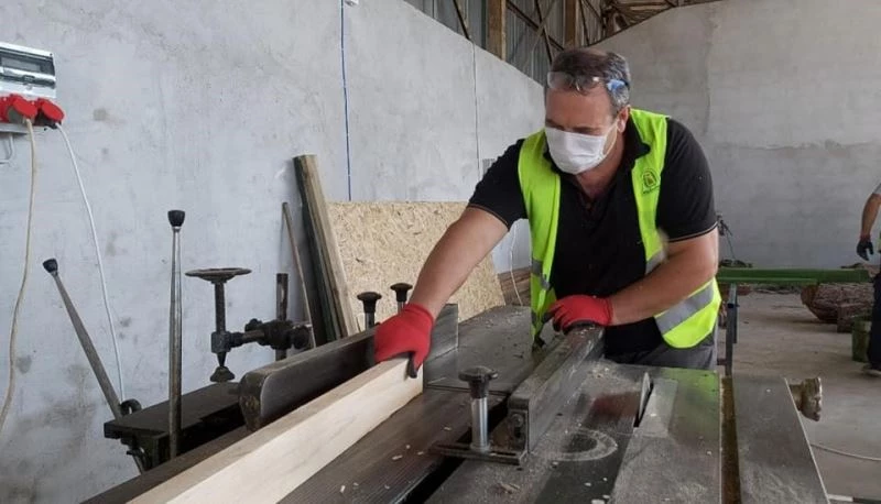 Çan Belediye marangozhanesi imalata başladı
