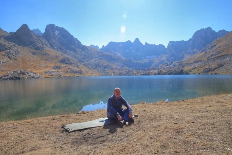 Bakan Soylu, 3 bin 300 rakımlı Göllerbaşı Sat Buzul Gölleri’nde kahve ve semaver çayı içti
