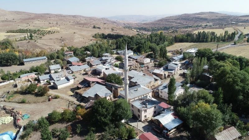 Dillerden düşmeyen uzaktaki köy bu köy
