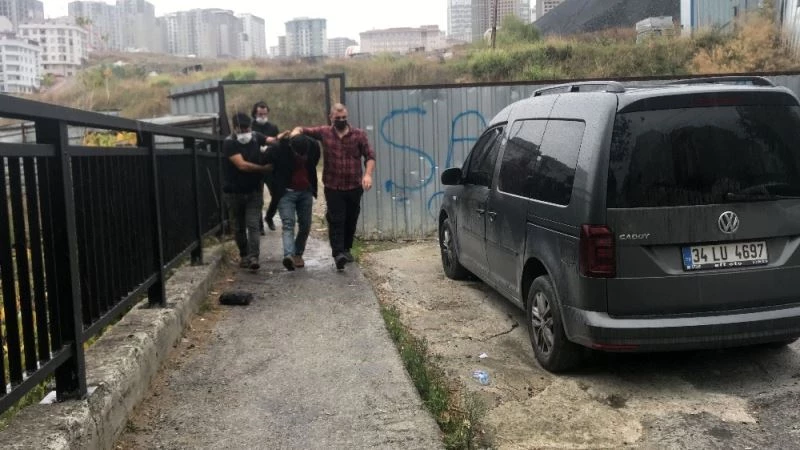 Polisin şüphelendiği motosiklet sürücüsü uyuşturucu kuryesi çıktı
