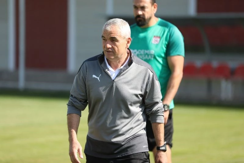 Rıza Çalımbay: “Amacımız Villarreal maçından puan yada puanlar almak”
