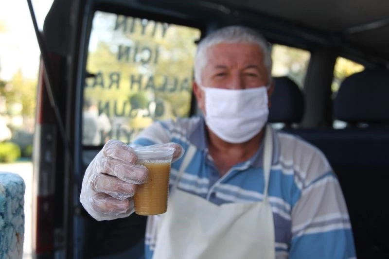 Konya’nın ’çorbacı dayısı’ 3 yıldır hayır dağıtıyor
