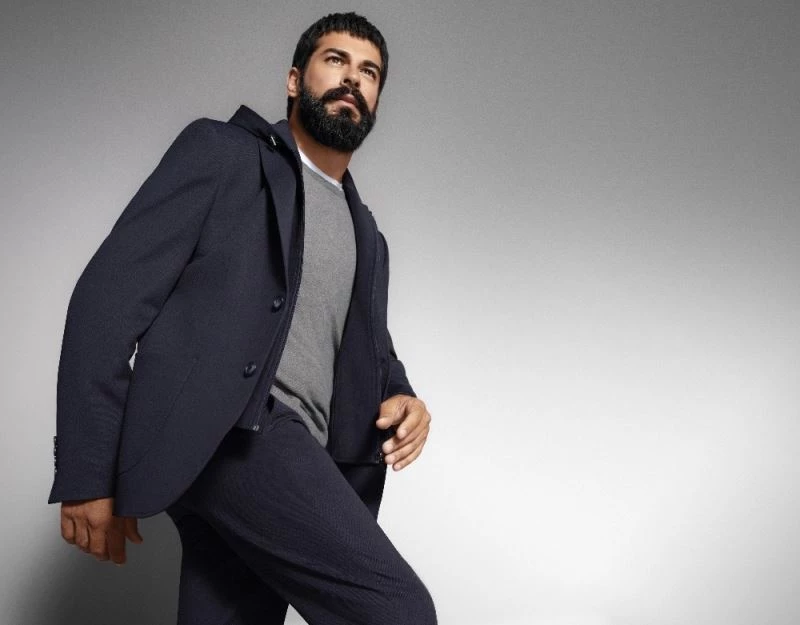 Burak Özçivit, yüzü olduğu marka için objektif karşısına geçti
