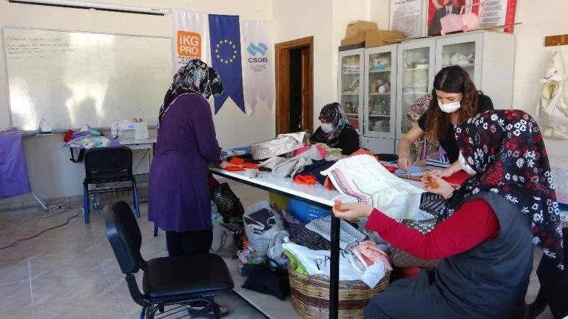 Kadınlar üretip ev ekonomilerine katkı sağlıyor
