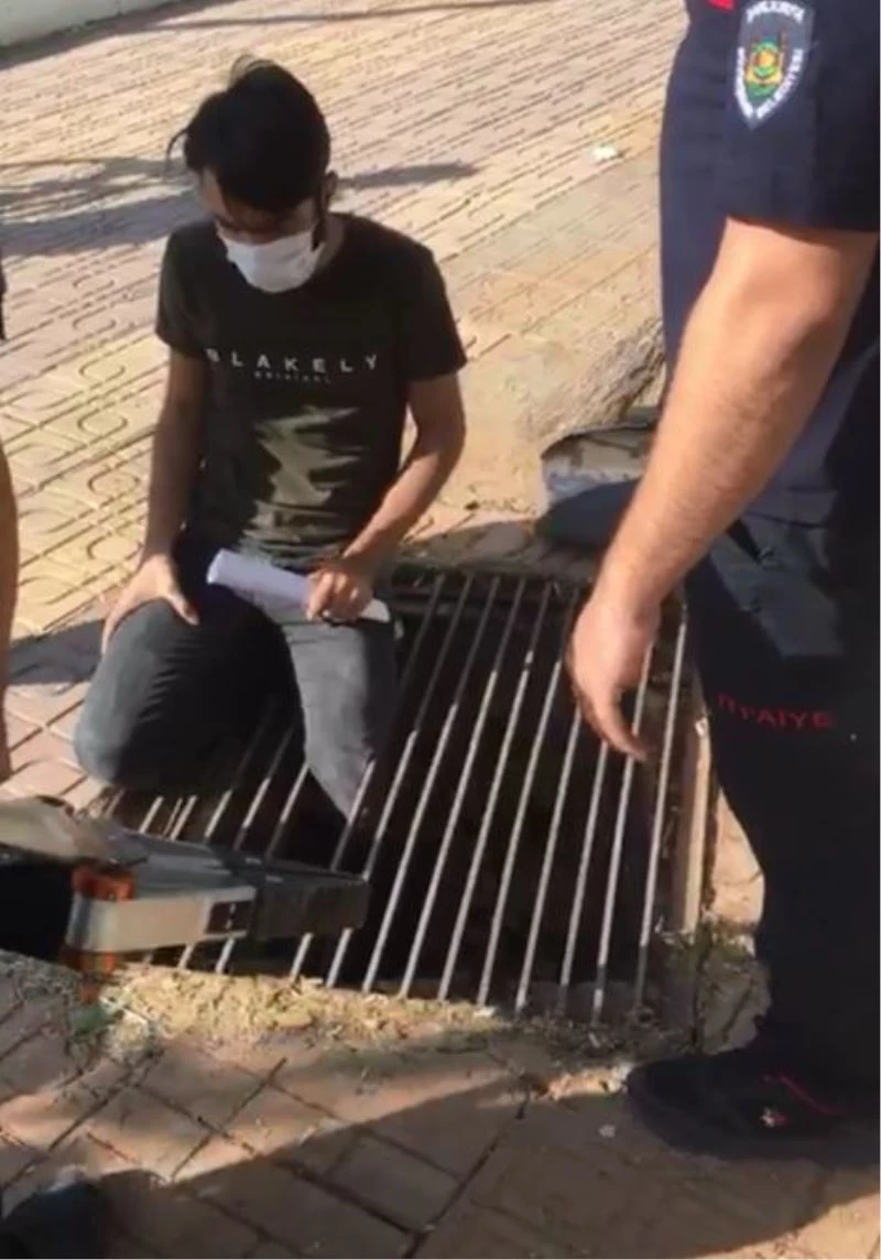 Ayağı mazgala sıkıştı, yardımına itfaiye yetişti
