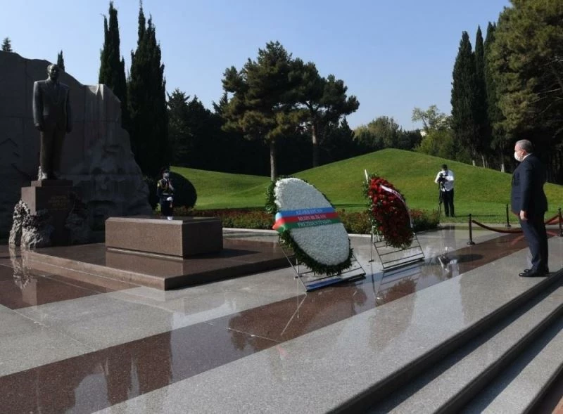 TBMM Başkanı Şentop, Azerbaycan ve Türk şehitliklerini ziyaret etti
