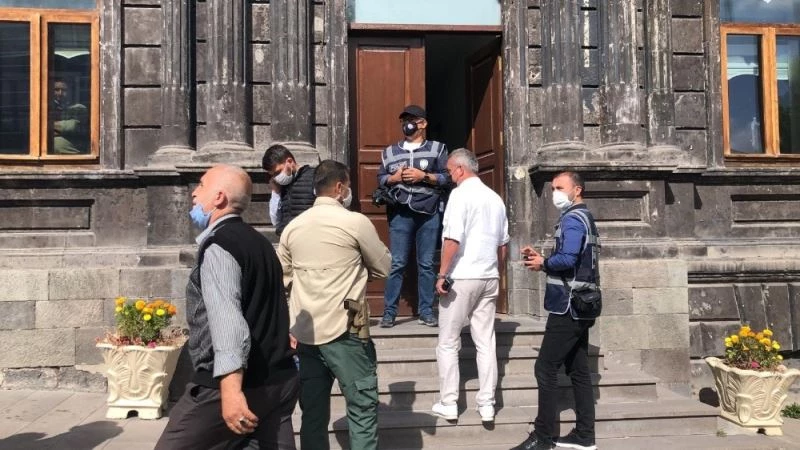 Kars Belediye Başkanı Ayhan Bilgen görevden alındı
