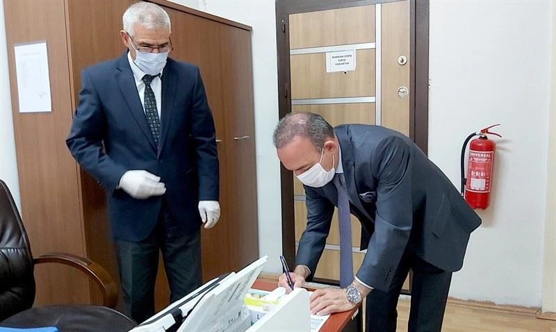 Vali Hüseyin Öner, kimlik kartına ehliyet bilgilerini yükletti
