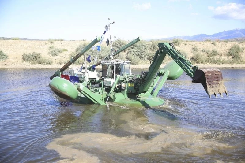 Büyükşehir, Serçin Kanalı’nda çalışma başlattı
