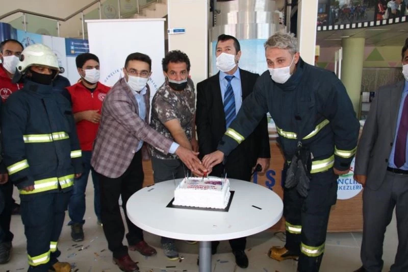 Van’da gençlerden itfaiyeye 