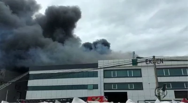 Silivri’de sünger fabrikası alevlere teslim oldu
