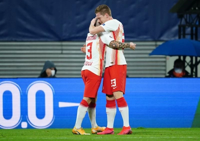UEFA Şampiyonlar Ligi: Red Bull Leipzig: 2 - M.Başakşehir: 0 (İlk yarı)
