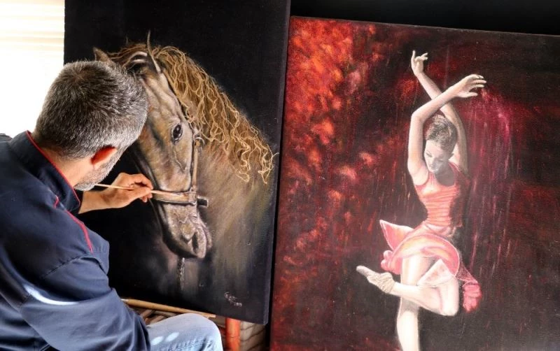 Tostçu dükkanında ürettiği resimleri dünyaya gönderiyor
