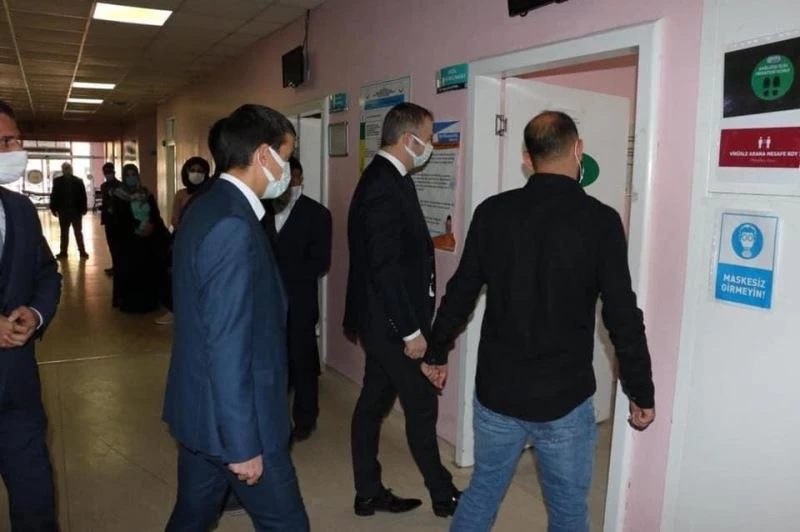 Hizan Kaymakamı Yelek, devlet hastanesini ziyaret etti
