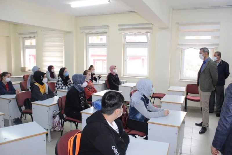 ’’Kitap okumayı alışkanlık haline getirin’’
